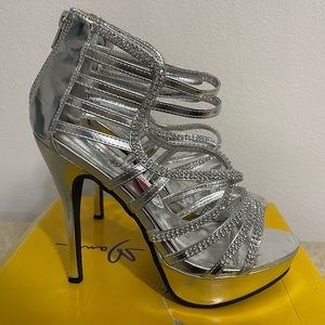 Lace a Silver Rhinestone Heels, Wonens Size 8.5
